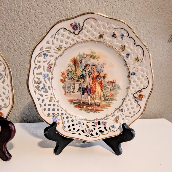 Decorative Porcelain Reticulated Plates with Courting Couple Design - Picture 2 of 6